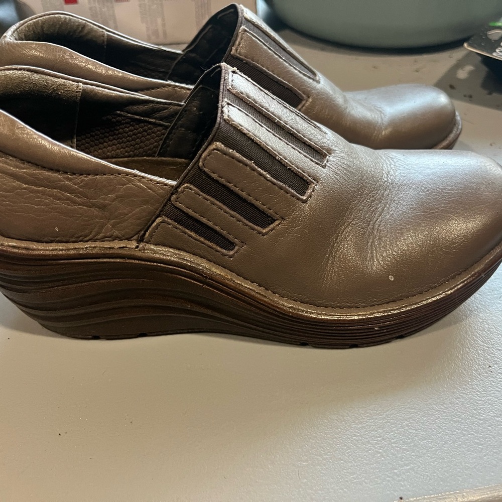 Bionica Brown? Tan? Mules with Supportive Sole and Slip-On